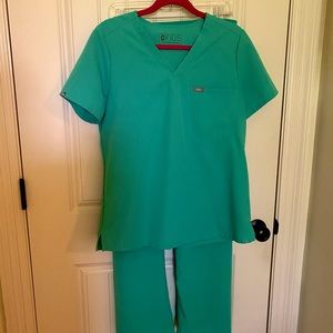 FIGS Surgical Green Scrubs size M